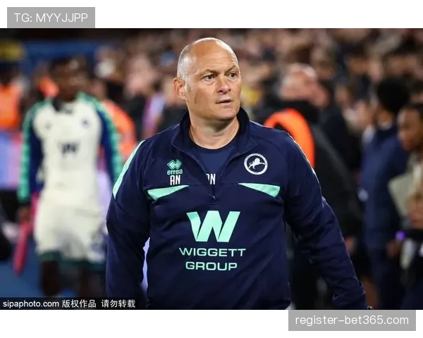 比勒费尔德,体育总监,赛前场地浇,米乐YY易游,YY,米乐YY易游官网,米乐YY易游体育官网,米乐YY易游体育下载,米乐YY易游APP